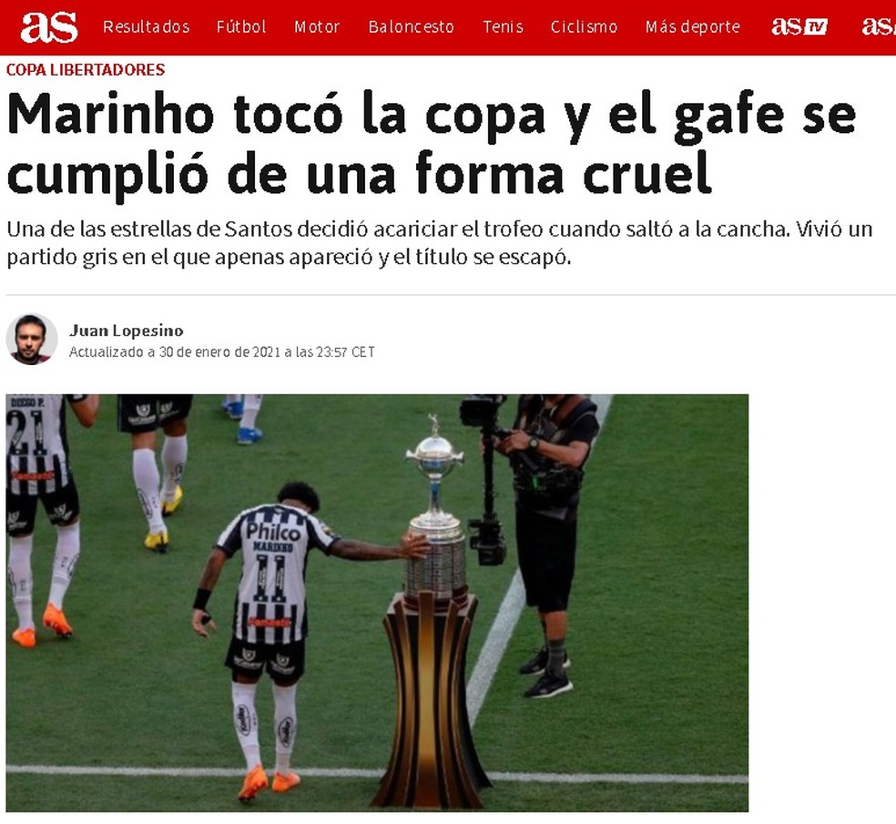 O diário "As" destaca o gesto de Marinho, ao tocar na taça: "Marinho tocou a Copa, e o azar se cumpriu de forma cruel" — Foto: Reprodução/As