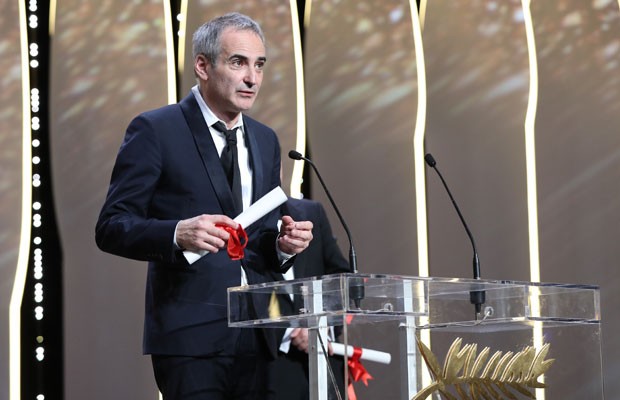 Olivier Assayas recebeu o prêmio de melhor diretor “Personal Shopper” na 69ª edição do Festival de Cannes. (Foto: Alberto Pizzoli/France Presse)
