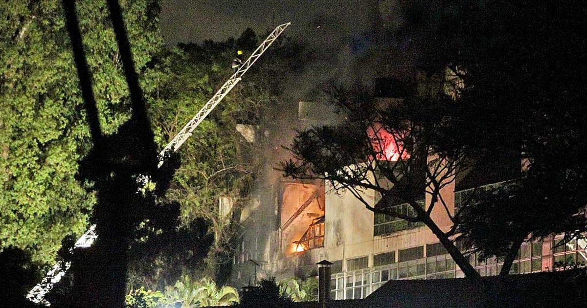 G1 - Ato por reabertura da Sogipa tem abraço coletivo em Porto Alegre -  notícias em Rio Grande do Sul