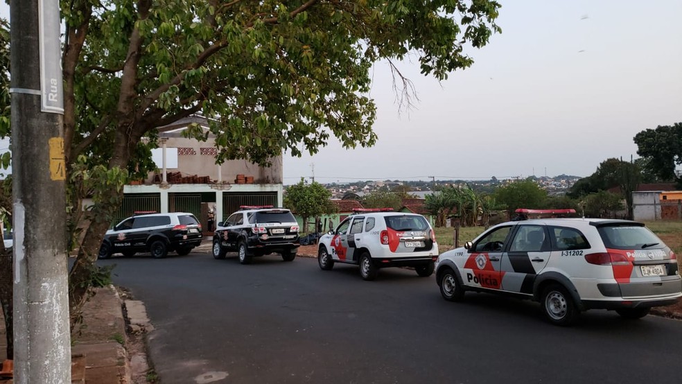 Equipes cumprem mandados de prisão em Bauru (SP) — Foto: Polícia Civil/Divulgação