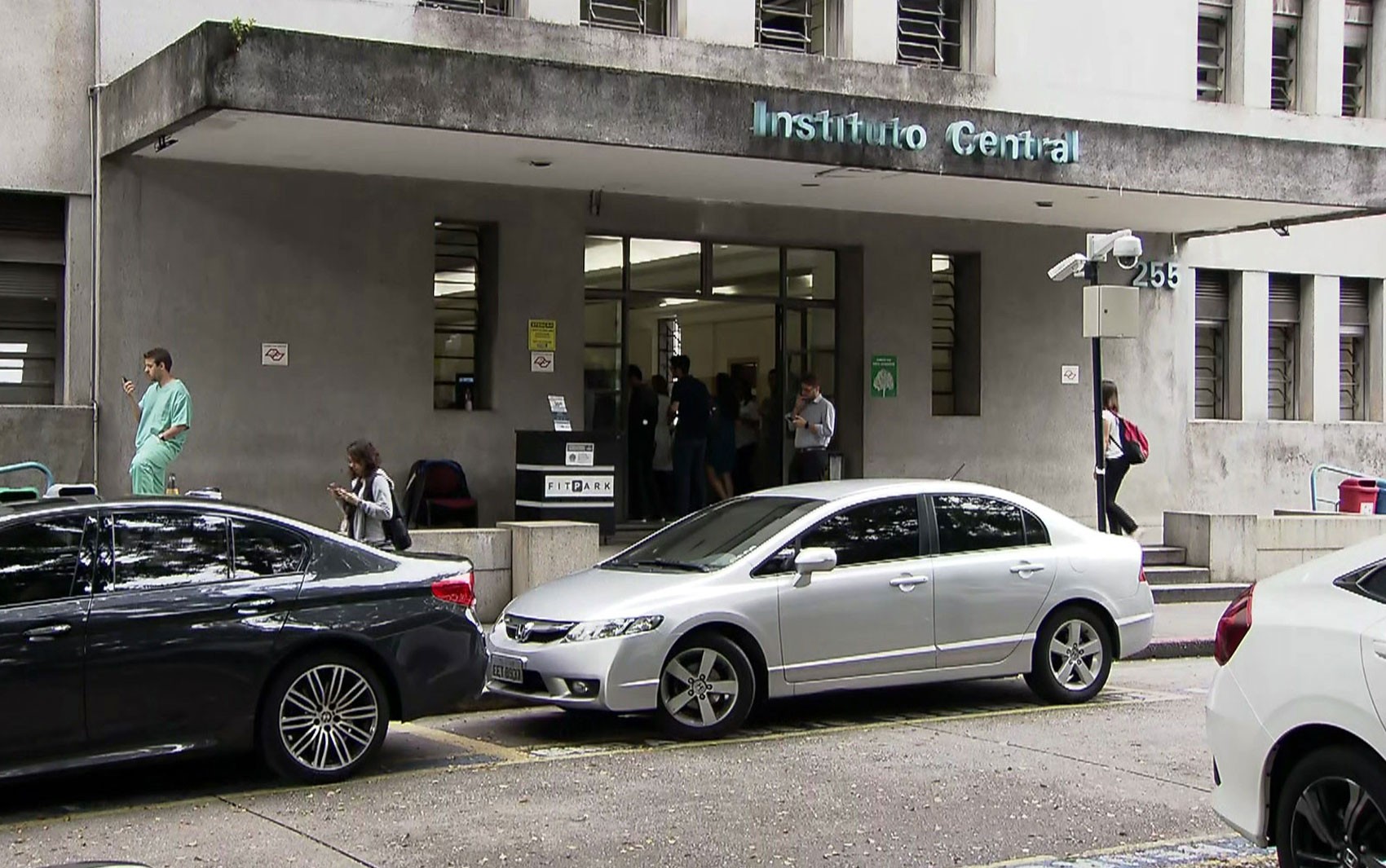 Hospital das Clínicas de SP tem 92% de ocupação na UTI e promete abrir 100 novos leitos para pacientes com coronavírus