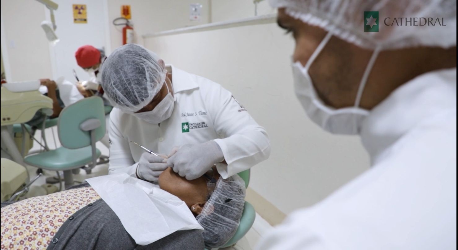 Clínica de odontologia de faculdade particular recruta pacientes para atendimento gratuito em Boa Vista