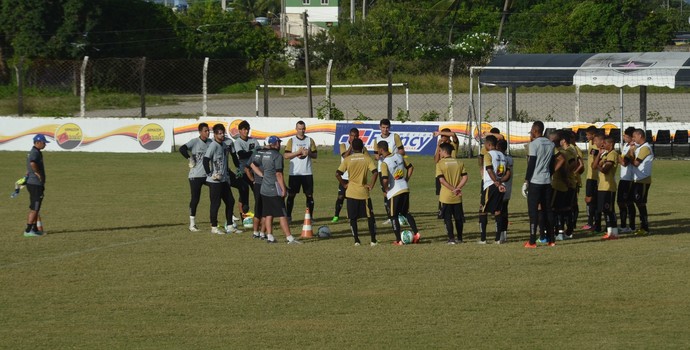 Botafogo-PB, treino do Botafogo-PB, na Maravilha do Contorno (Foto: Edgley Lemos / GloboEsporte.com/pb)
