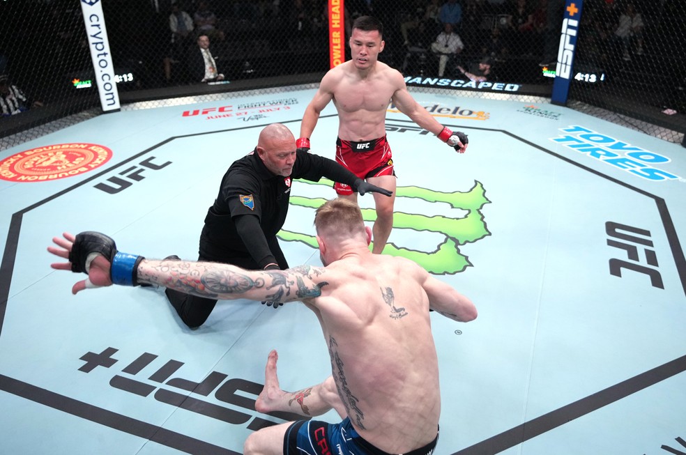 Heili Alateng nocauteou Kevin Croom em 47s do primeiro round no UFC Luque x Muhammad 2 — Foto: Getty Images