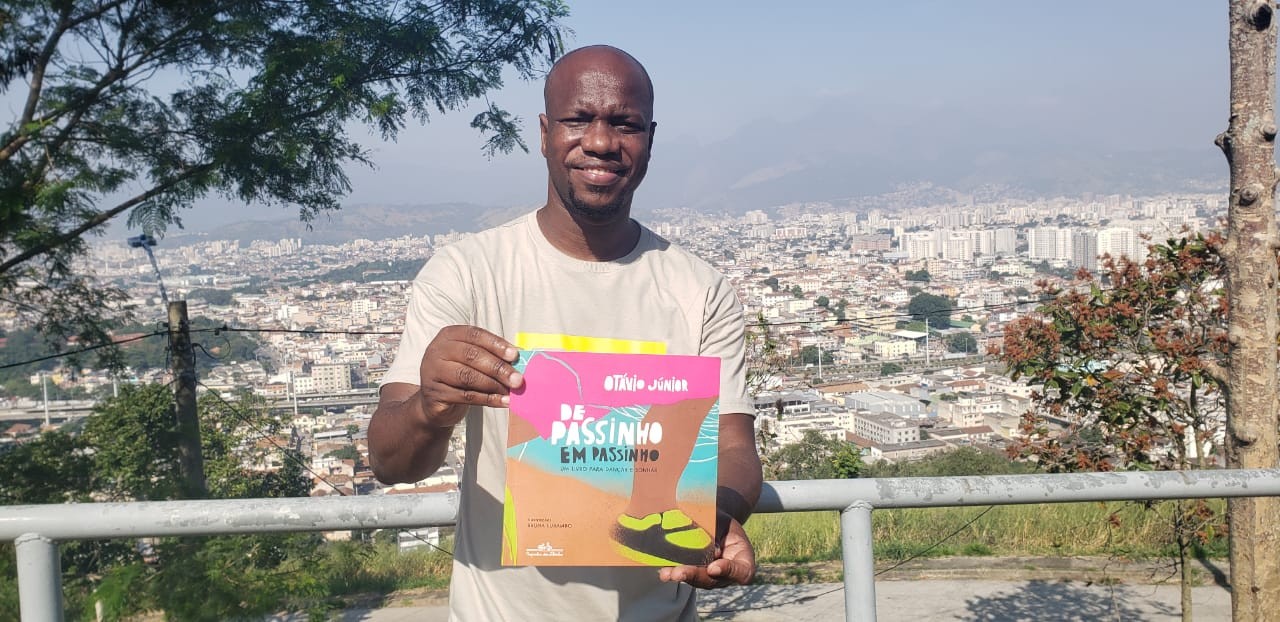 É o gingado das “batalhas do passinho” que agora ganham movimento em novo livro do autor de Da Minha Janela, vencedor do Jabuti 2020 (Foto:  Bruno Itan)