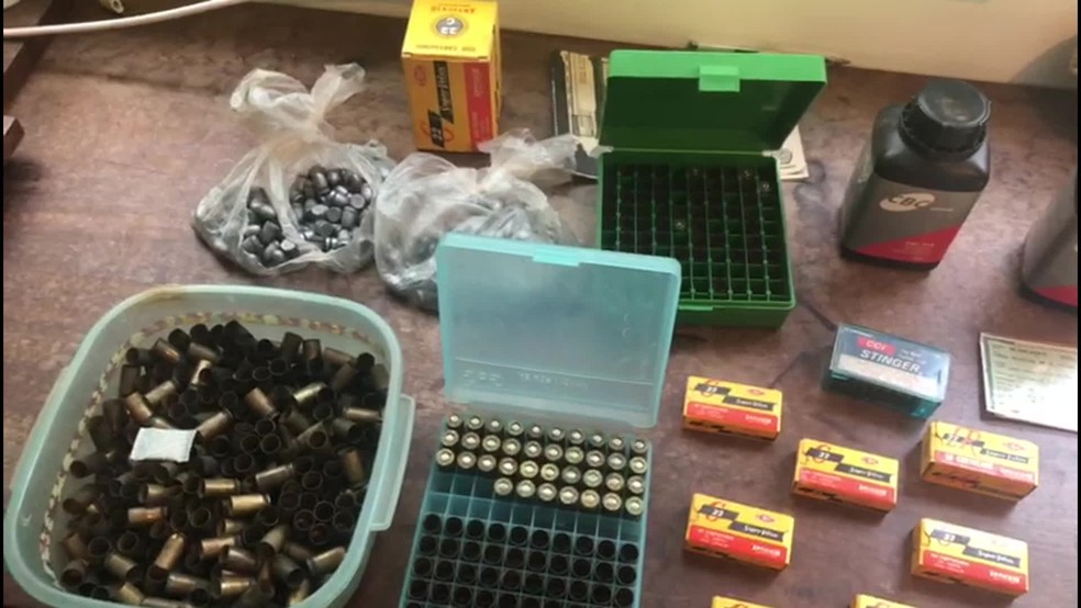 Projéteis encontrados na casa de Mohamed — Foto: PCERJ