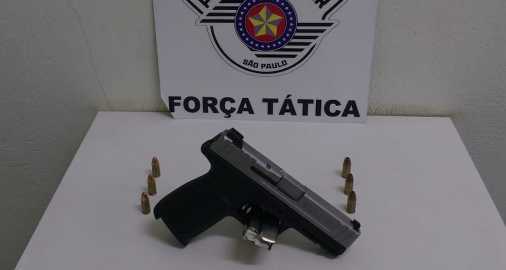 Arma de fogo foi apreendida em Álvares Machado (Foto: Polícia Militar/Cedida)