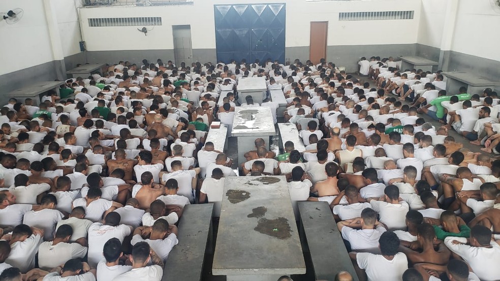 Operação aconteceu nesta terça (16) no Presídio Carlos Tinoco da Fonseca, em Campos, no RJ — Foto: Filipe Lemos/ Campos 24 Horas