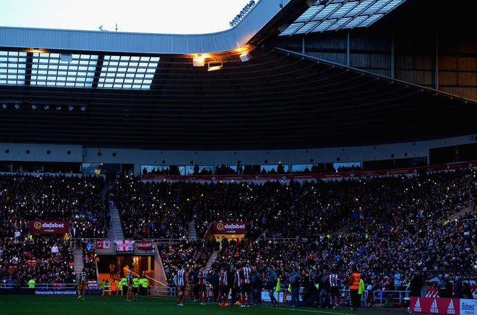 Sunderland x Hull City falta de luz (Foto: AFP)