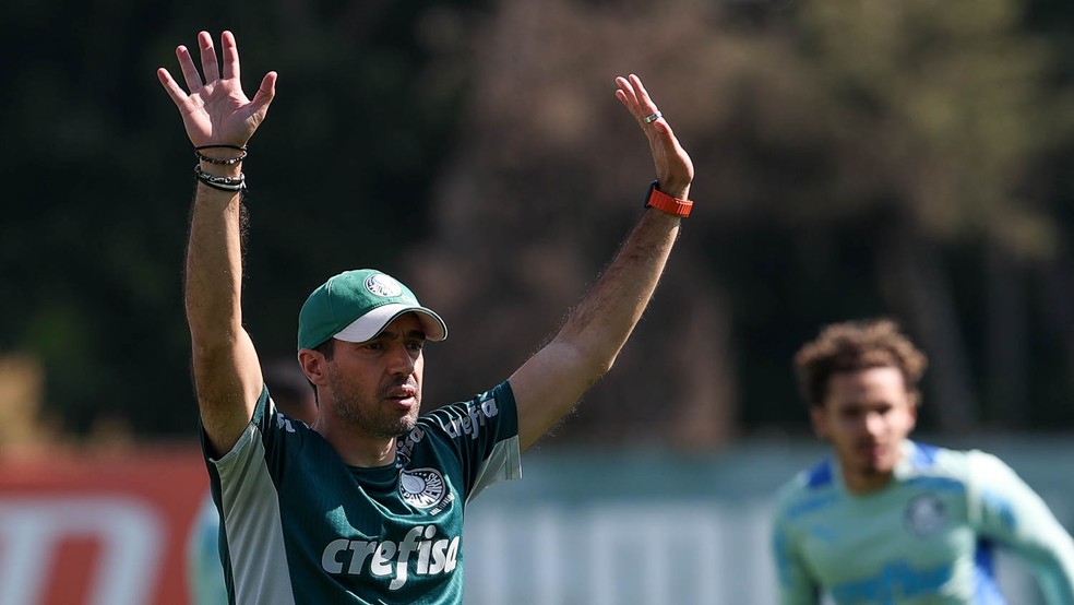 Abel Ferreira em treino do Palmeiras na Academia de Futebol — Foto: Cesar Greco 