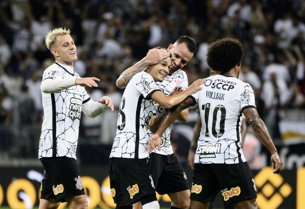 [ANÁLISE] Goleada do Corinthians de Vítor Pereira encanta torcida antes de Dérbi