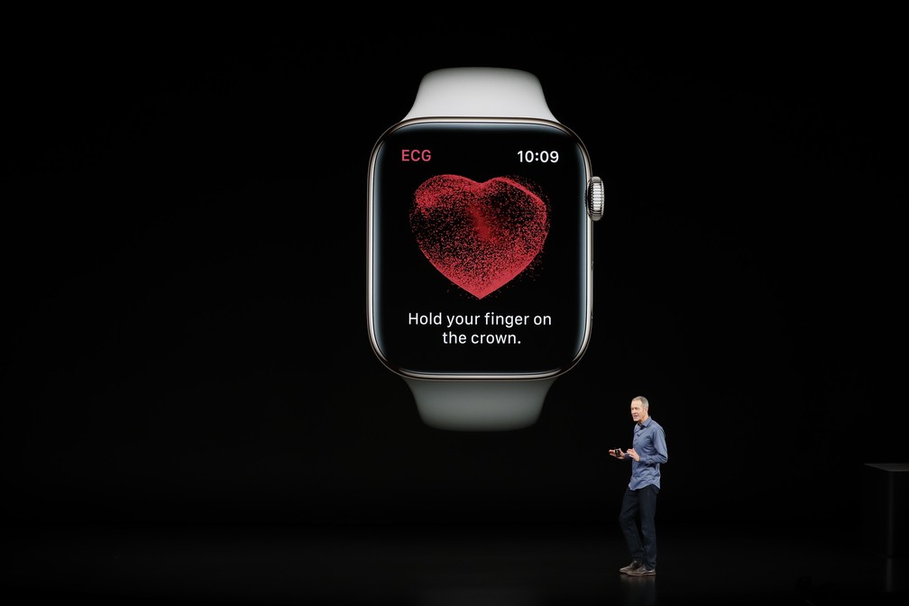 Jeff Williams, diretor de operaÃ§Ãµes da Apple, apresenta o novo Apple Watch Series 4. â€” Foto: Stephen Lam/Reuters