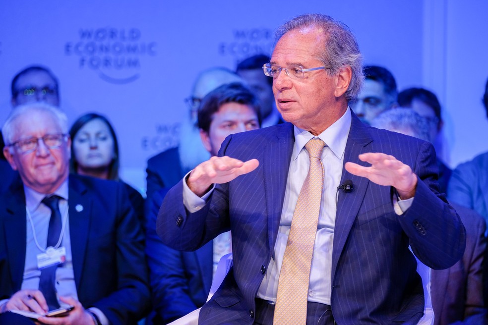 Paulo Guedes participa de painel em Davos — Foto: Walter Duerst/Fórum Econômico Mundial/Divulgação