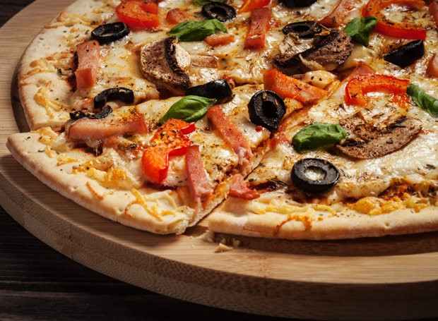 Aprenda a preparar pizza em casa (Foto: ThinkStockPhotos)