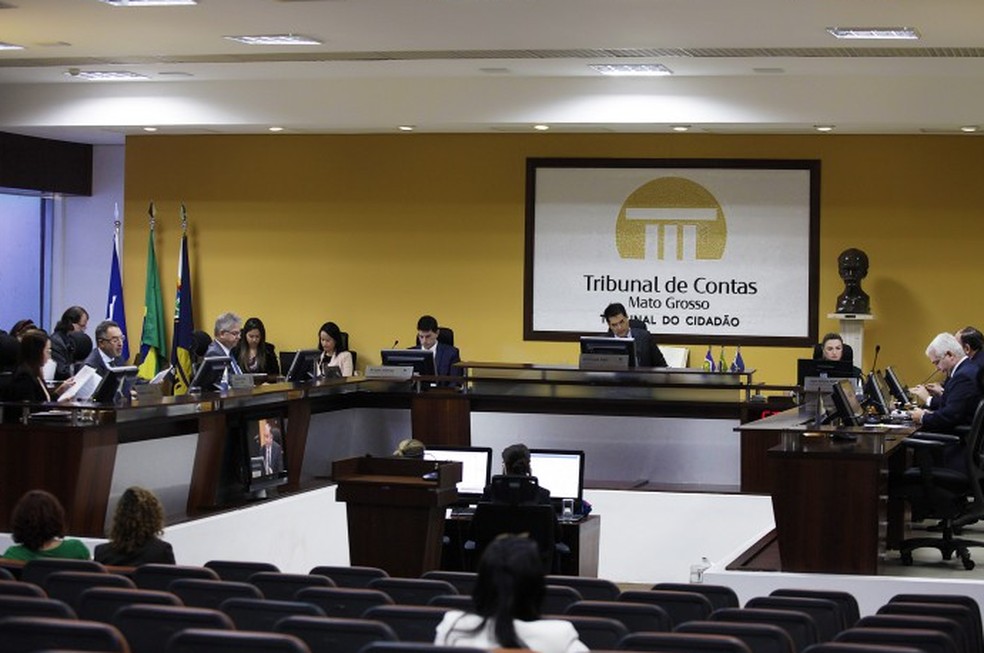 Conselheiros do TCE já recebem série de benefícios, além do salário de R$ 39,2 mil — Foto: TCE-MT