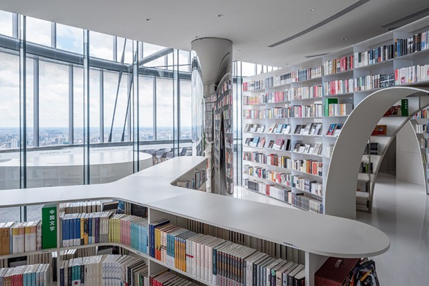Livraria ocupa 52º andar do edifício mais alto de Xangai (Foto: CreatAR Images)