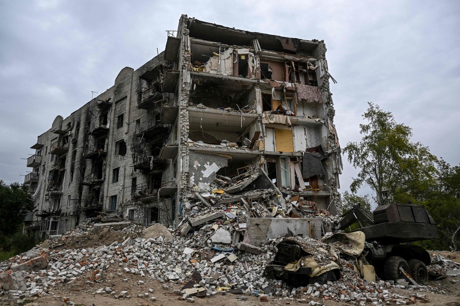 Prédio destruído na cidade de Izium, Kramatorsk, Leste da Ucrânia