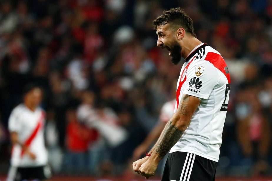 Com golaÃ§o na final, Pratto salva o ano e cumpre promessa de marcar contra ex-time do coraÃ§Ã£o