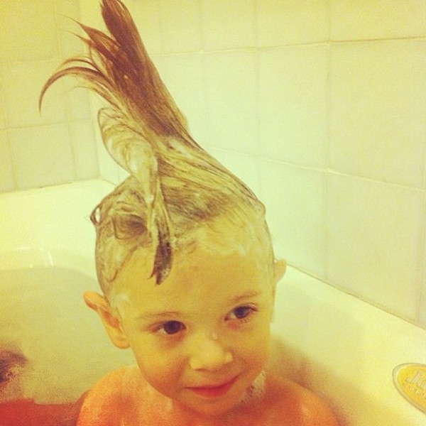 Vittorio se diverte durante o banho (Foto: Reprodução / Instagram)