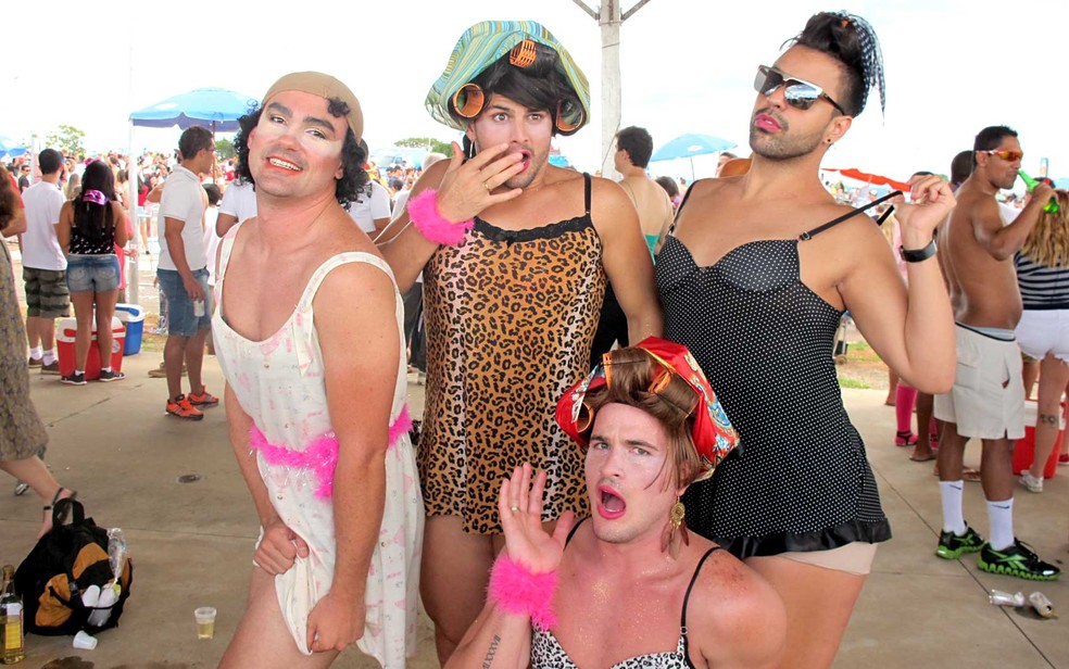 Foliões participam do bloco Babydoll de Nylon, em Brasília (foto de arquivo) — Foto: Filipe Matoso/G1