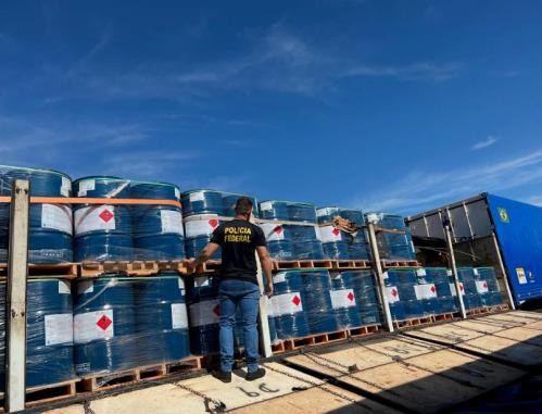 PF apreende 231 toneladas de produto químico usado no refino da cocaína: 'presente em 87% das amostras'