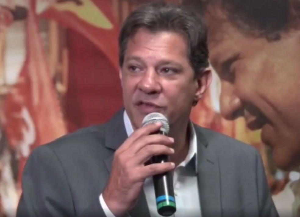 Fernando Haddad durante entrevista a jornalistas da imprensa internacional em SÃ£o Paulo â€” Foto: ReproduÃ§Ã£o