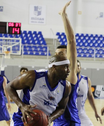 Minas x Macaé, basquete nbb (Foto: Raphael Bózeo)