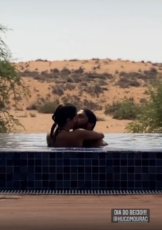 Deborah Secco comemorou o Dia do Beijo com vídeo com o marido, Hugo Moura (Foto: Reprodução / Instagram)