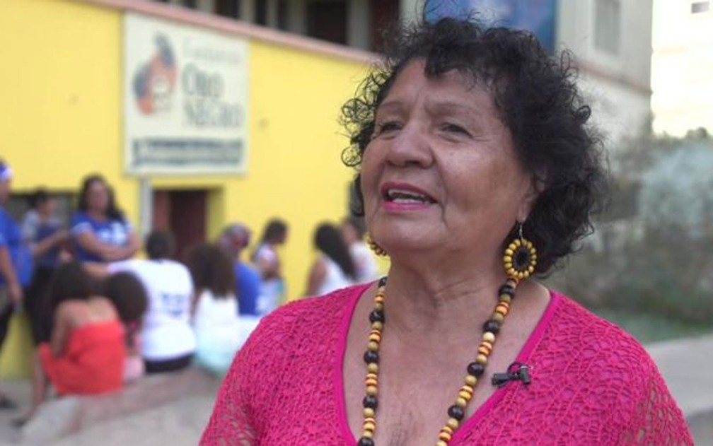 Marta Salgado tem muitas anedotas sobre a discriminação que teve de enfrentar durante toda a vida por causa da sua origem — Foto: BBC