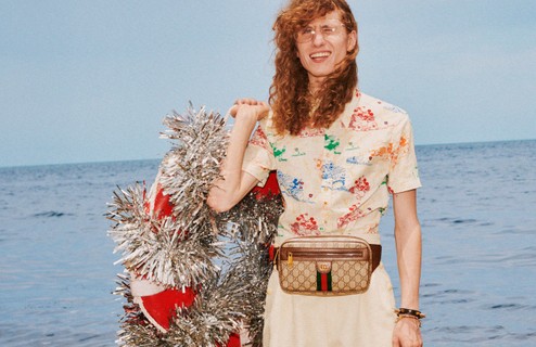 Gucci 'Gift Giving' (Foto: Creative Director: Alessandro Michele / Art Director: Christopher Simmonds / Photographer and / Director: Harmony Korine / Hair Stylist: Alex Brownsell / Make Up: Thomas De Kluyver)
