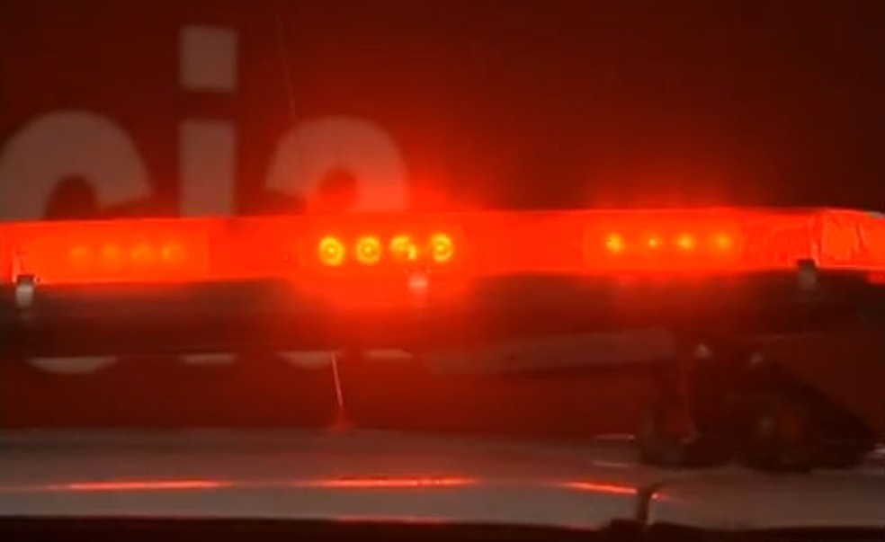 Sinalizadores de carro — Foto: Reprodução/TV TEM