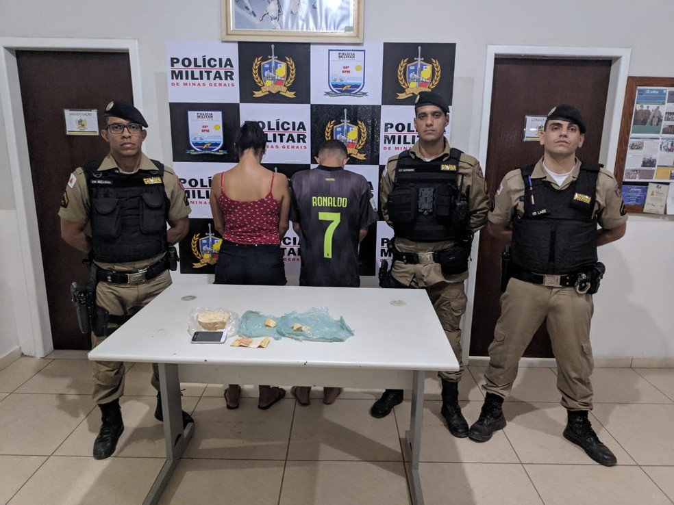 Casa foi preso com meio quilo de crack â€” Foto: PolÃ­cia Militar/DivulgaÃ§Ã£o