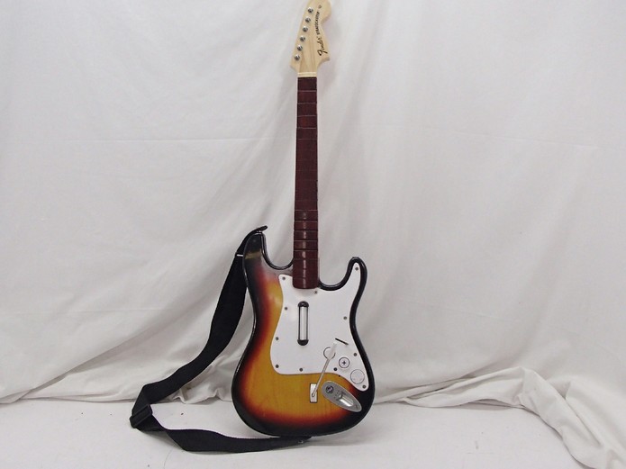 A Fender de Rock Band 2 ganha pelo realismo (Foto: Reprodução/eBay)