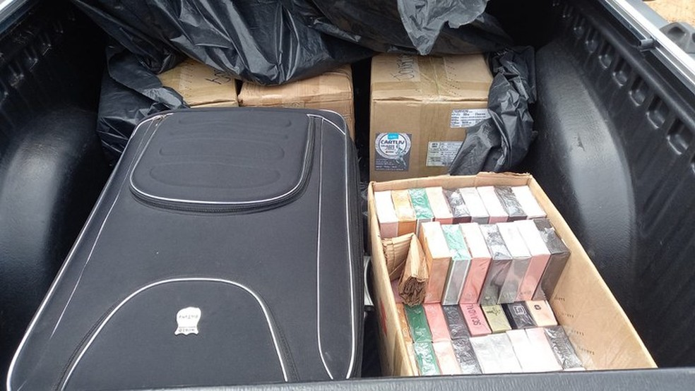 Caixas foram encontradas em caminhonetes com perfumes falsos em Altamira — Foto: PRF/Reprodução 
