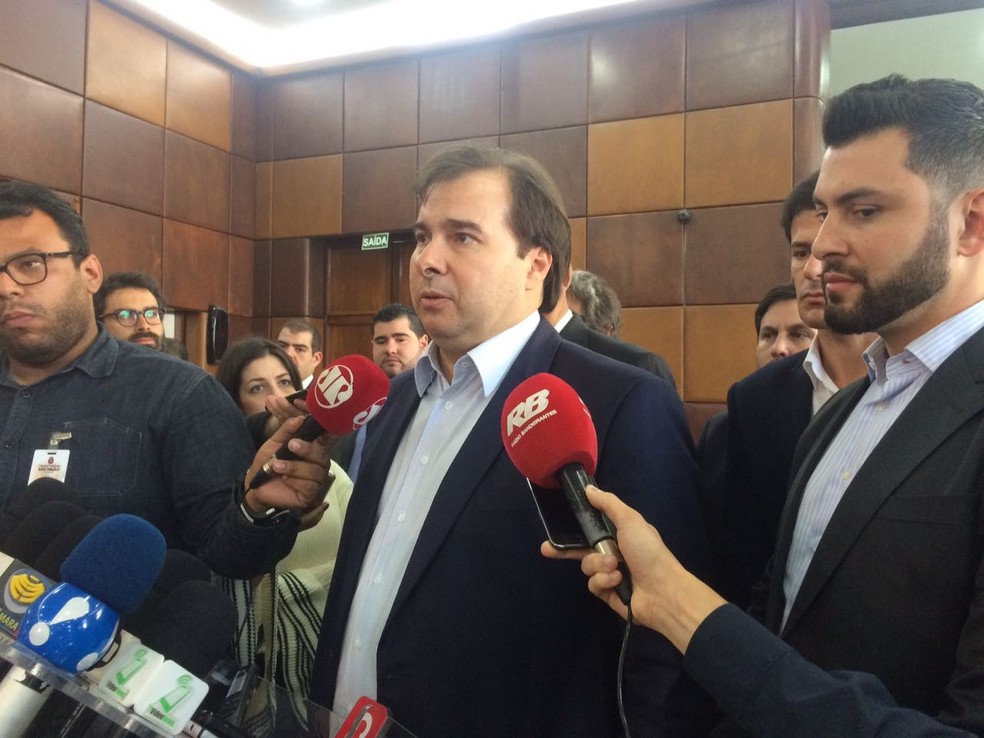 O presidente da Câmara, Rodrigo Maia, dá entrevista na sede da Prefeitura de SP (Foto: Felipe Néri/G1)