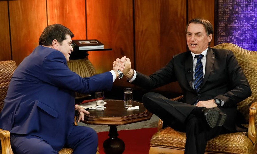 O apresentador Datena em entrevista com Jair Bolsonaro, em março de 2019, em Brasília. — Foto: Isac Nobrega/Presidência da República