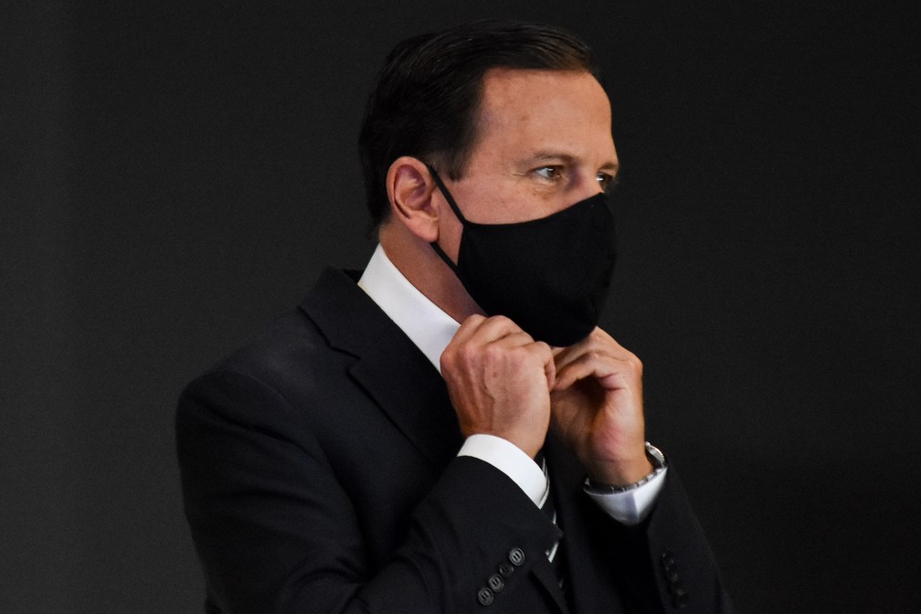 João Doria, (PSDB) Governador de São Paulo, durante coletiva de imprensa sobre medidas de combate ao Coronavírus, (COVID-19) nesta sexta feira, (18) no Palácio dos Bandeirantes. — Foto: ROBERTO CASIMIRO/FOTOARENA/ESTADÃO CONTEÚDO