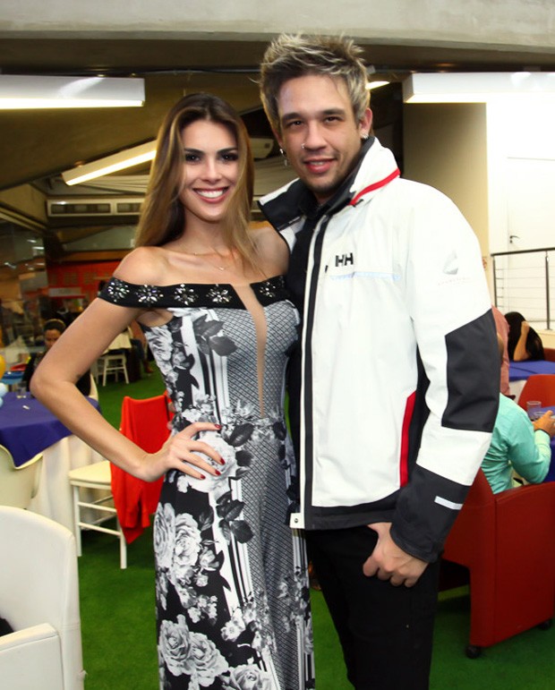 Kiko e a namorada, Francine Pantaleão (Foto: Marcos Ribas/Brazil News)