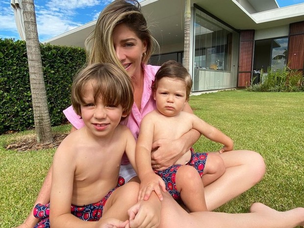 Luma Costa com os filhos Antonio e Eduardo (Foto: Reprodução/Instagram)
