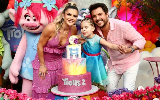 Mirella Santos e Ceará comemoram aniversário de filha
