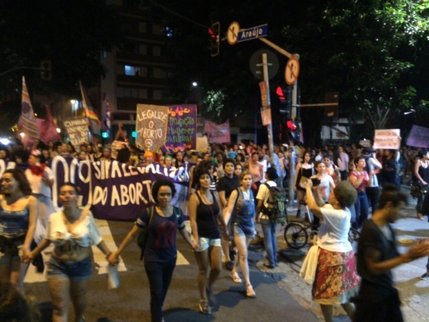 Manifestantes entram na Rua Araújo, no Centro de São Paulo (Foto: Paulo Toledo Piza/G1)