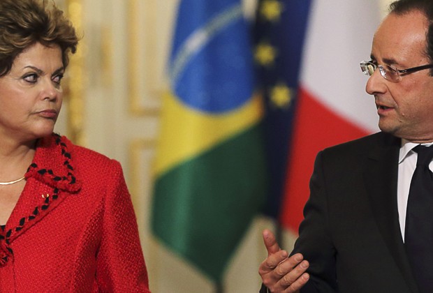 Dilma e o presidente francês François Hollande durante entrevista no Palácio do Eliseu, em Paris (Foto: Reuters)