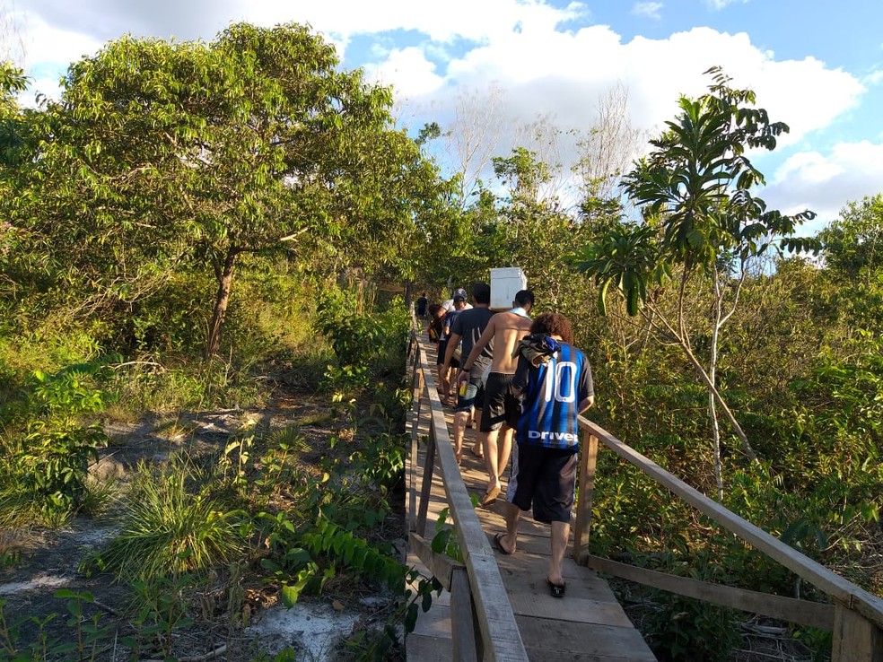 Banhistas foram retirados da Cachoeira da Mulata em Jaciara — Foto: Polícia Militar de Mato Grosso