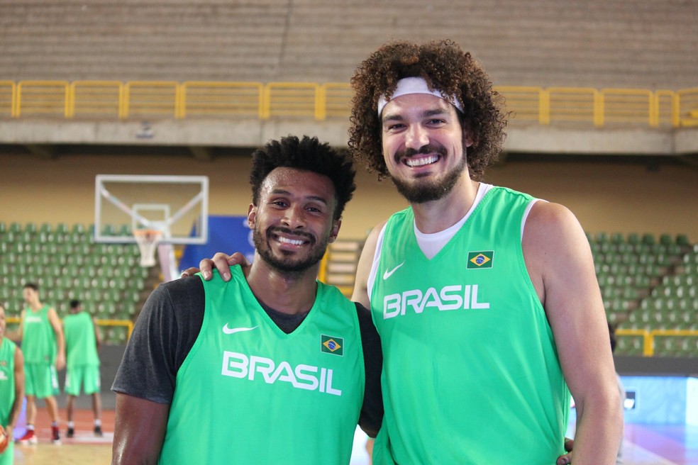 Americanos me procuram para jogar basquete no Brasil, diz Leandrinho -  20/02/2019 - Esporte - Folha