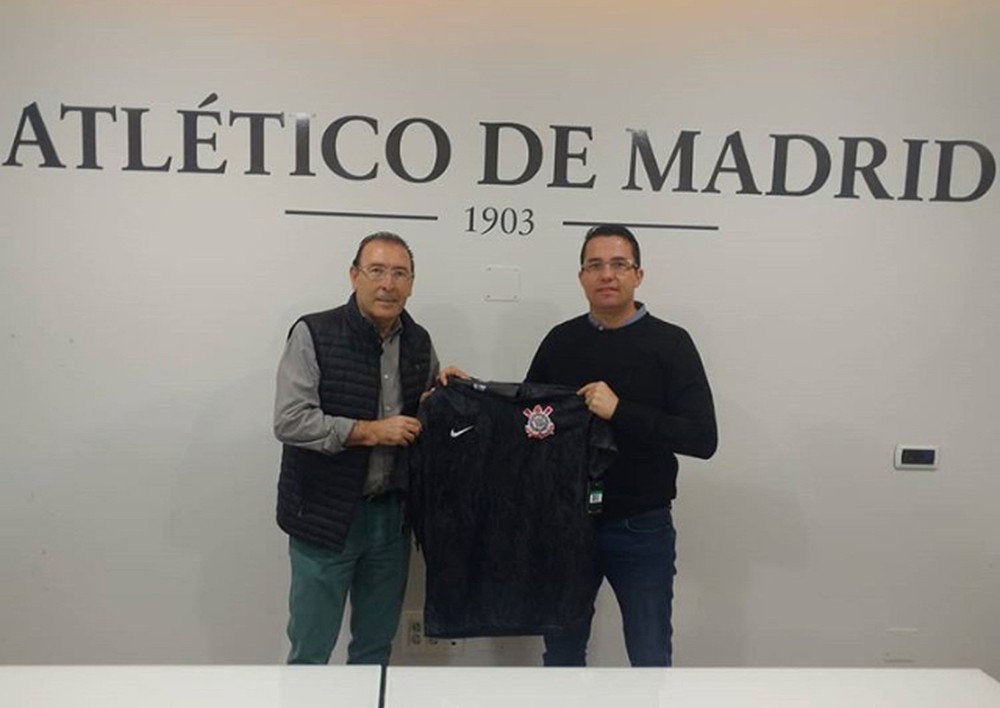 Na Europa há um mês, Osmar Loss projeta retorno ao Corinthians