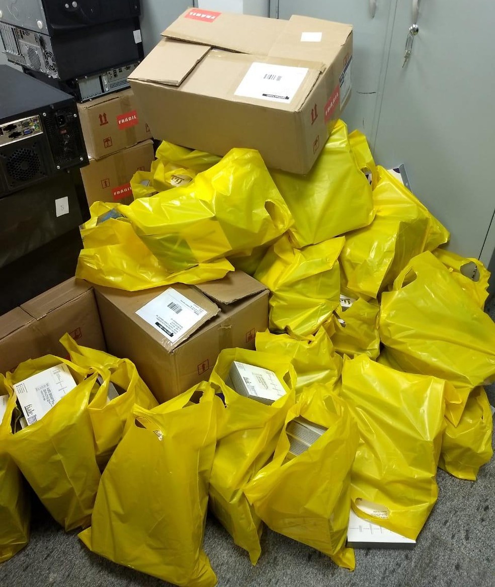 Material apreendido pela Polícia Civil do DF na 5ª fase da operação que investiga esquema que ficou conhecido como 'máfia das próteses' — Foto: PCDF/Divulgação