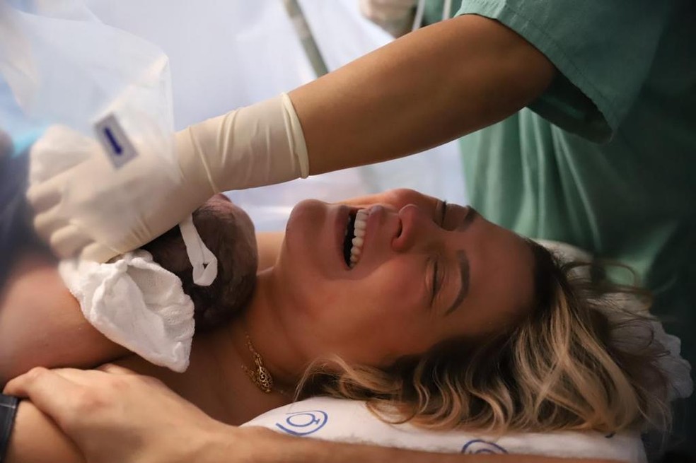 Isabella Cecchi d&aacute; a luz &agrave; Bia, sua primeira filha &mdash; Foto: Talita Ciardi