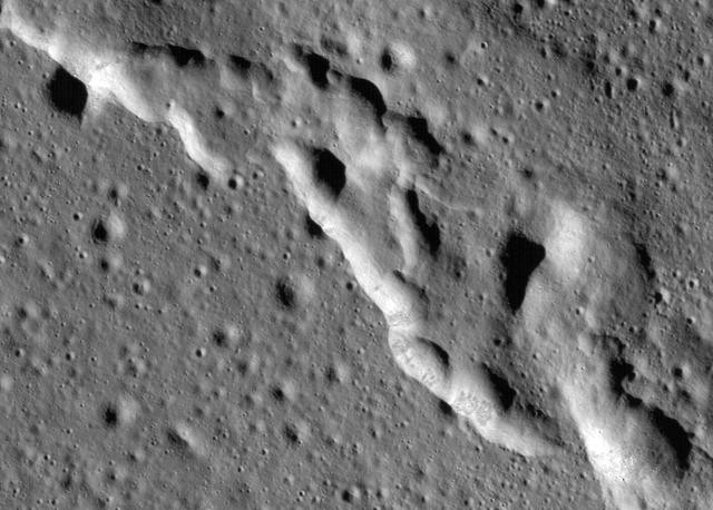 Região da Lua chamada Mare Frigoris (Foto: NASA)