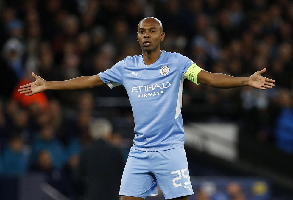 Fernandinho em ação pelo Manchester City — Foto: Craig Brough/Reuters