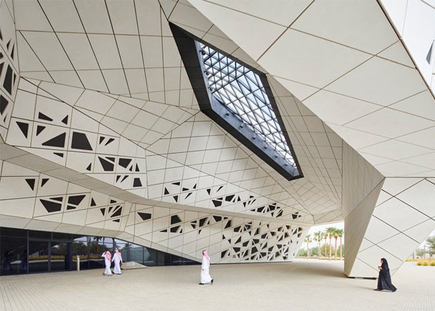 Zaha Hadid projeta edifício futurista no meio do deserto (Foto: Divulgação)